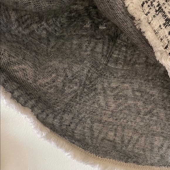 W5 Monochrome Geometric Tank Top - Picture 3 of 11